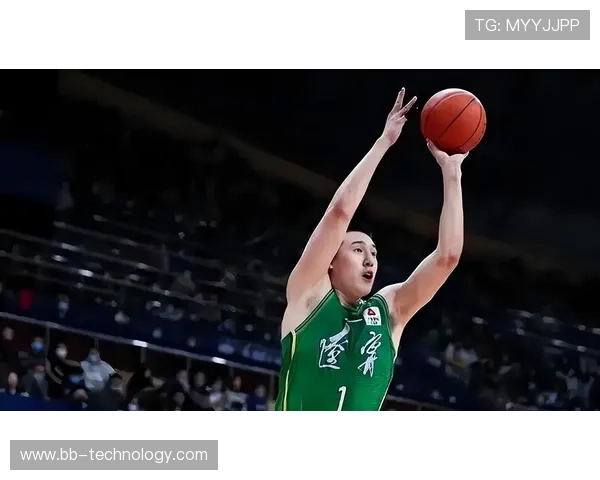 乌戈不满攻守篮板 付豪同样有异议 乌戈不满攻守篮板 付豪同样有异议